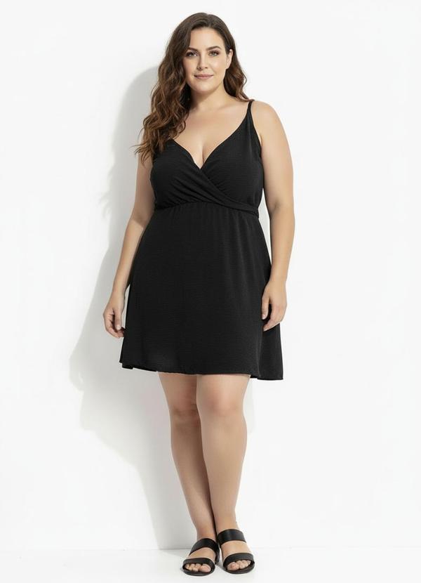 Vestido Preto em Crepe Plano