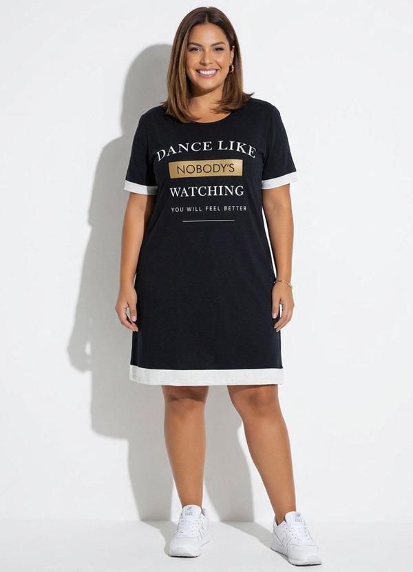 Vestido Preto Plus Size com Estampa Frontal