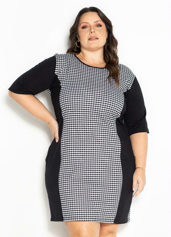Vestido Xadrez Preto com Recortes Plus Size