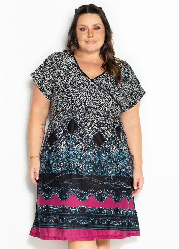 Vestido Arabescos Preto com Transpasse Plus Size