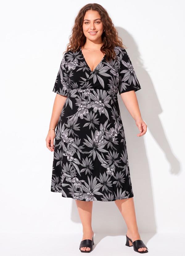 Vestido Floral Preto Transpassado Plus Size