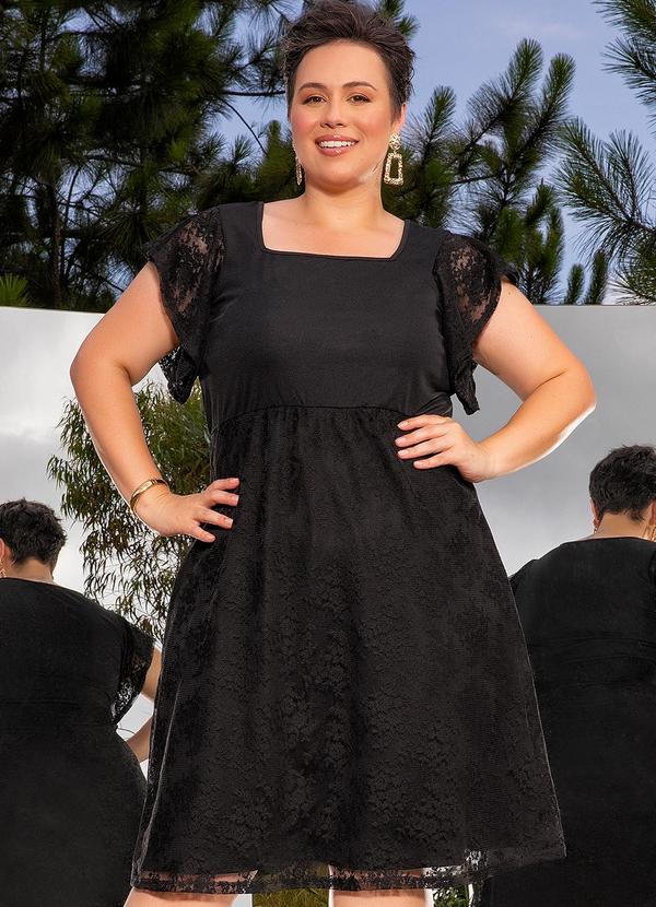 Vestido Preto em Malha e Renda