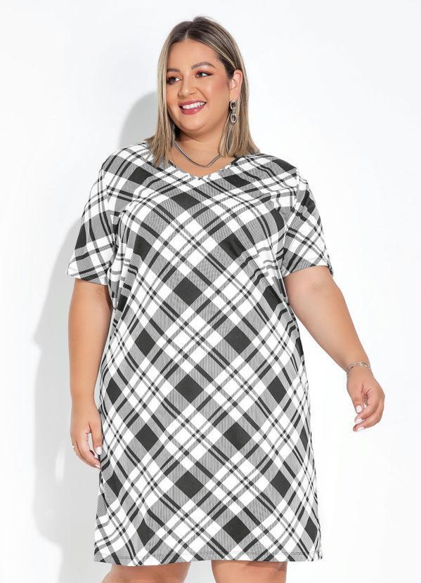 Vestido Xadrez Preto Evasê com Mangas Plus Size