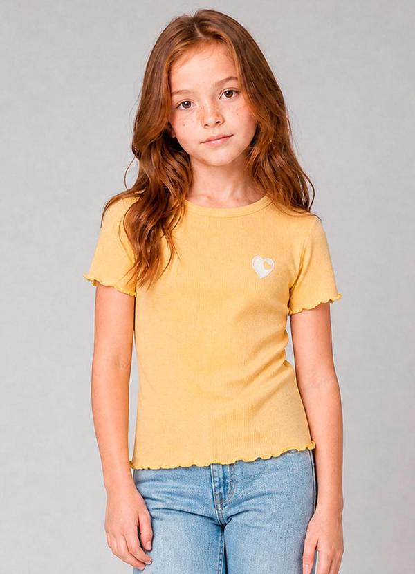 Blusa Canelada com Bordado de Coração Amarelo