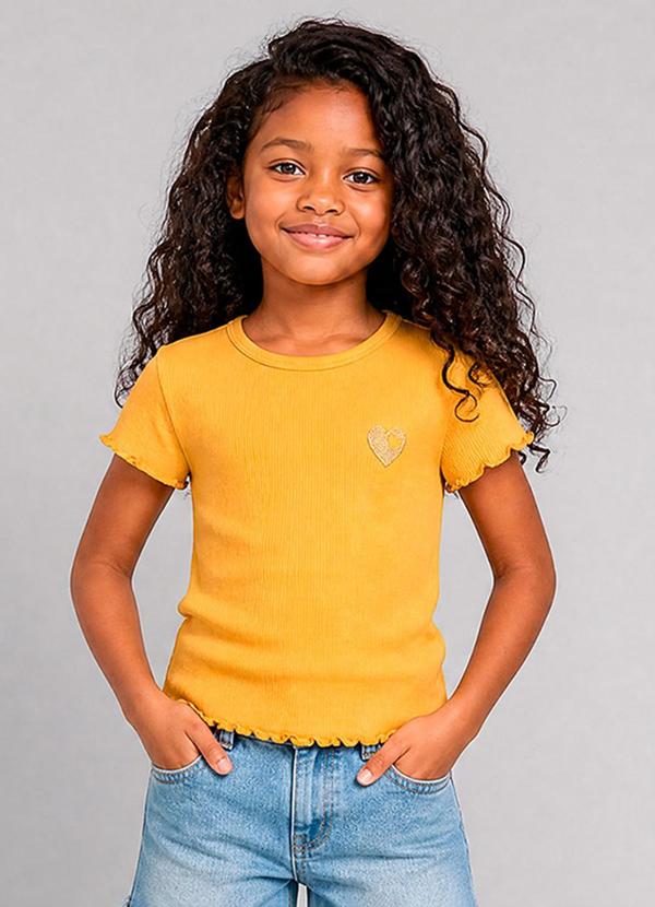 Blusa Canelada com Bordado de Coração Amarelo