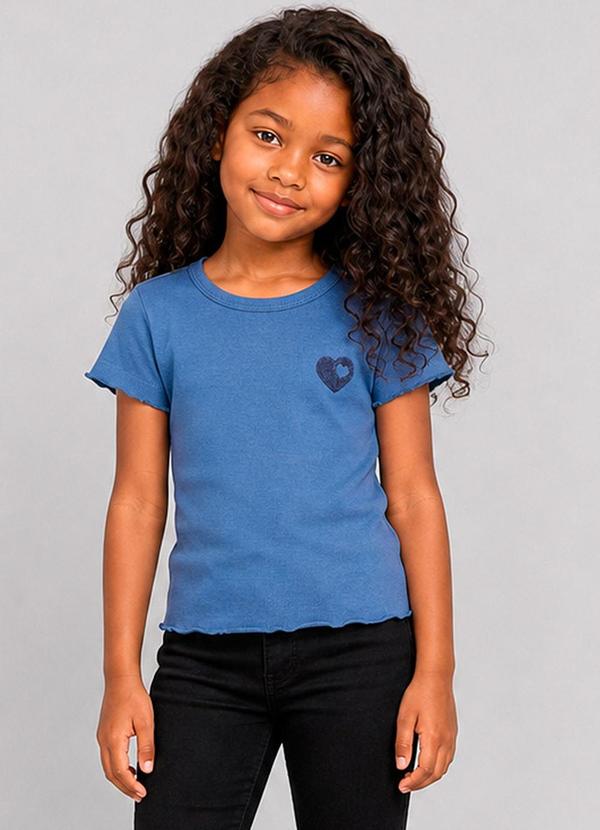 Blusa Canelada com Bordado de Coração Azul