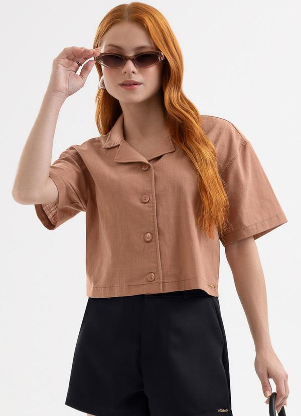 Camisa em Tecido Texturizado Marrom