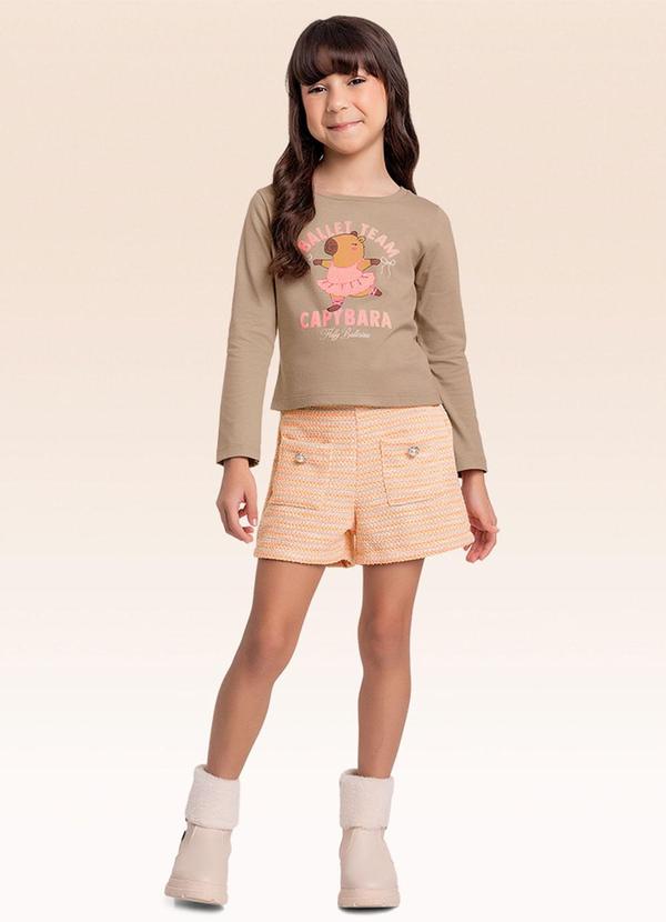 Conjunto Blusa Manga Longa e Shorts Bege