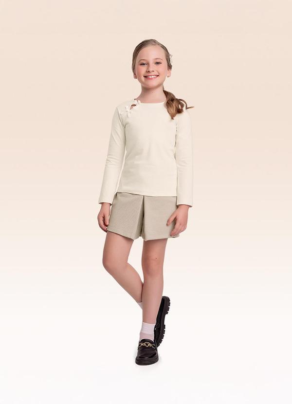 Conjunto Blusa Manga Longa e Shorts Saia Bege