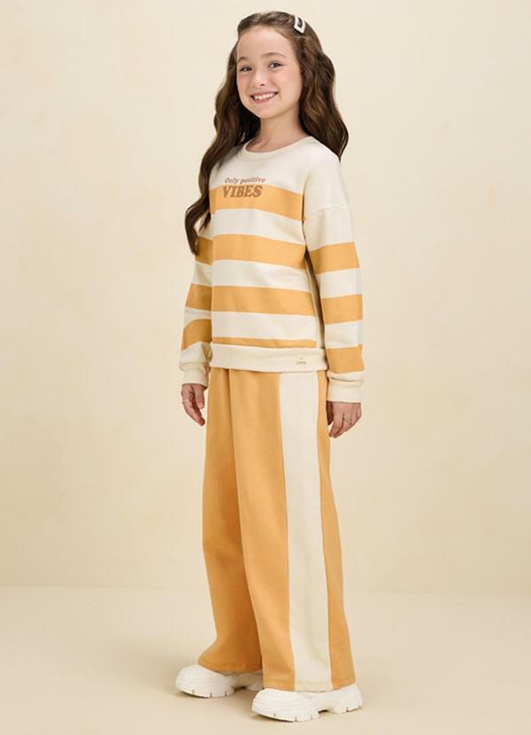 Conjunto Blusão e Calça em Moletom Amarelo