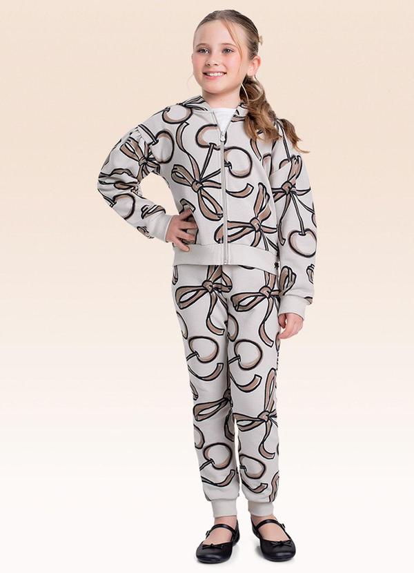 Conjunto Jaqueta com Capuz e Calça Marrom