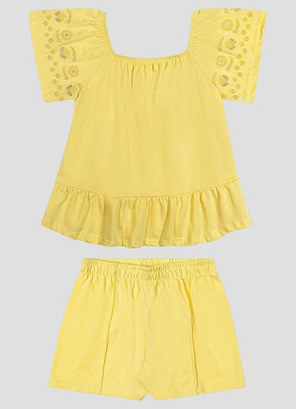 Conjunto Blusa e Shorts em Meia Malha Amarelo