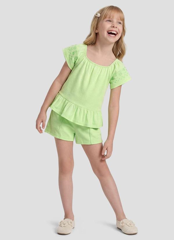 Conjunto Blusa e Shorts em Meia Malha Verde