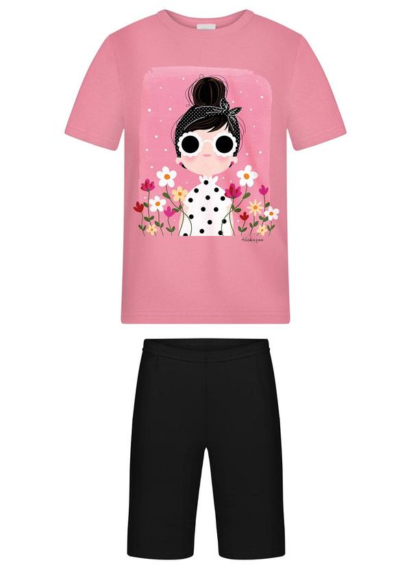 Conjunto com Bermuda e Blusa de Preto
