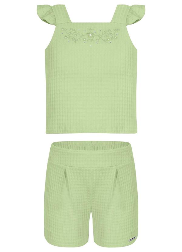 Conjunto com Blusa de Alças e Shorts Verde