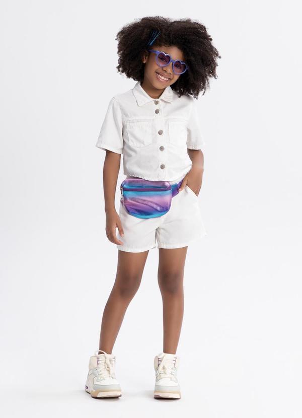 Conjunto com Camisa e Shorts de Sarja Bege