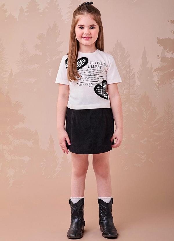 Conjunto de Veludo Cotelê com Corações Branco