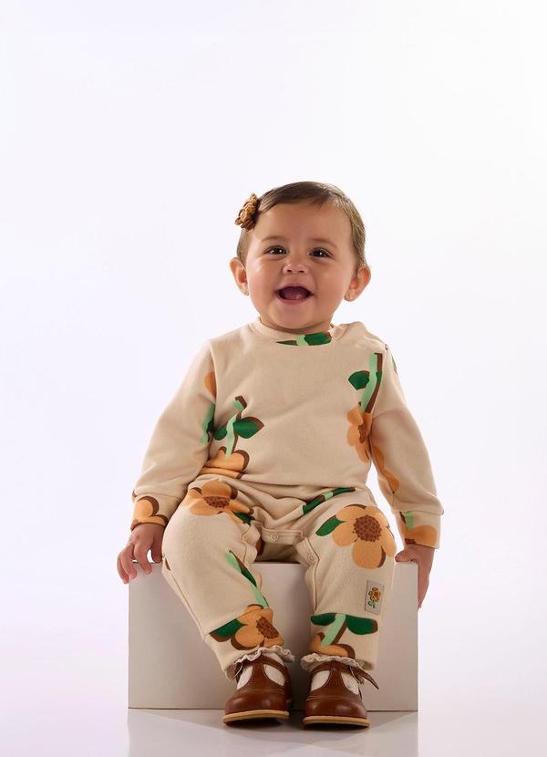 Macacão Bebê Estampa Flores Marrom