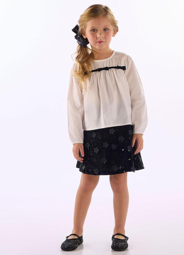 Conjunto Blusa e Saia Bordada Branco