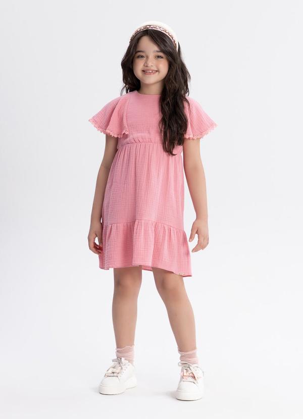 Vestido Curto com Manga Godê em Tecido Gaze Rosa