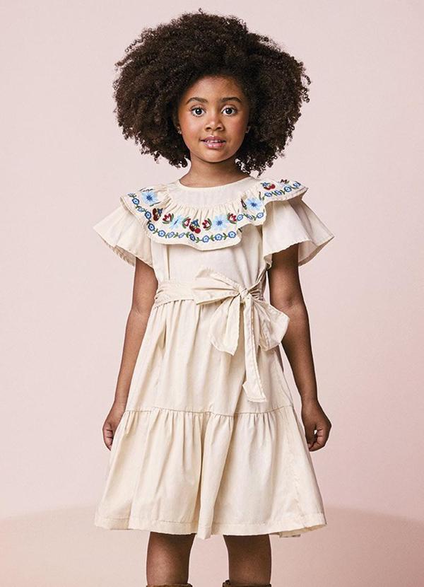 Vestido Infantil Menina com Bordado de Flores