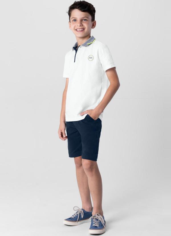 Vista 2 Conjunto Menino com Polo e Bermuda Branco