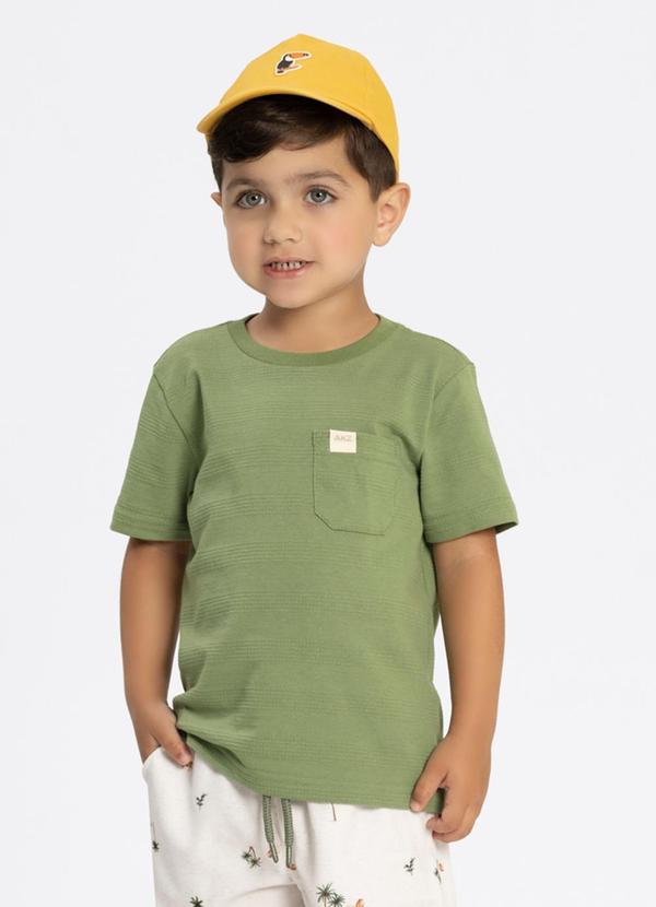 Camiseta com Bolso em Malha Texturizada Verde