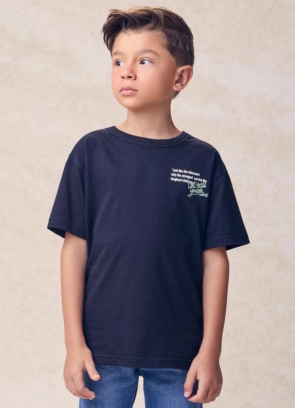 Camiseta com Bordado de Lettering Preto