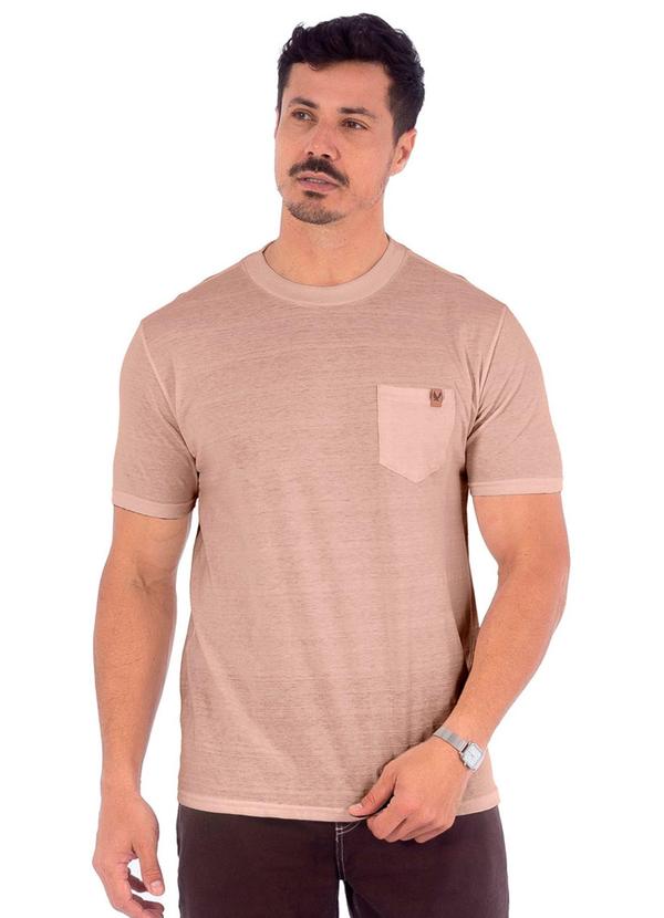 Vista 2 Camiseta Masculina Piquet com Bolso Bege Decoy Decoy