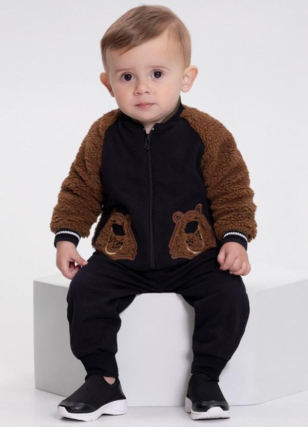 Conjunto com Bordados e Pelo Carneirinho Preto