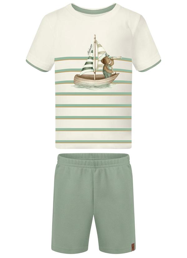 Conjunto com Bermuda de Moletom e Camiseta Verde