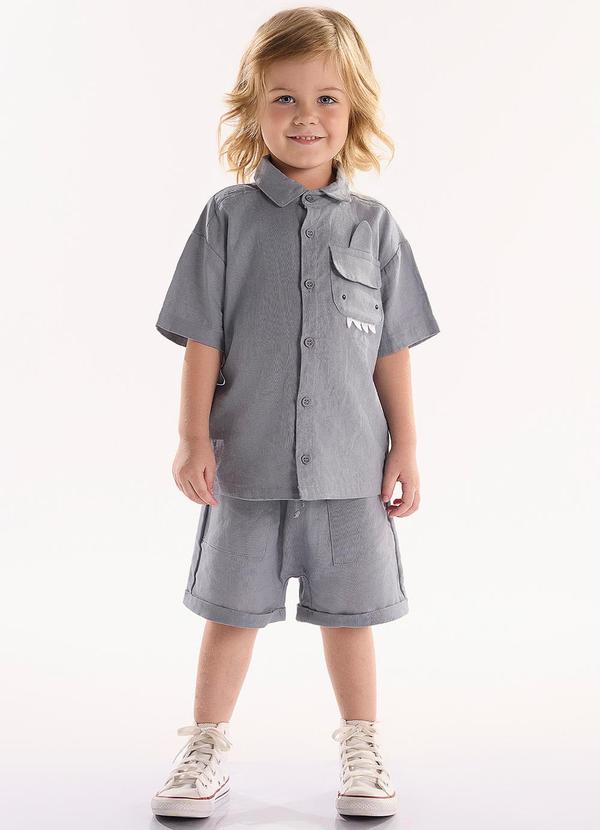 Vista 2 Conjunto com Camisa e Short Cinza Três e Já Três e Já