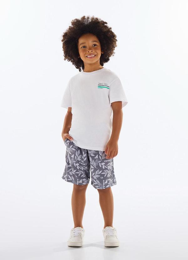 Conjunto com Camiseta e Bermuda Branco