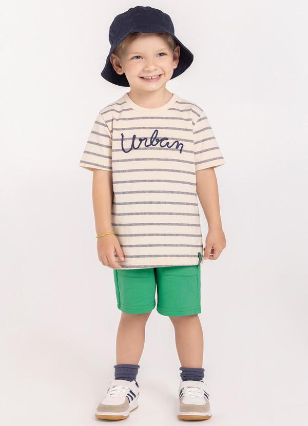Conjunto com Camiseta e Bermuda com Bolsos Bege