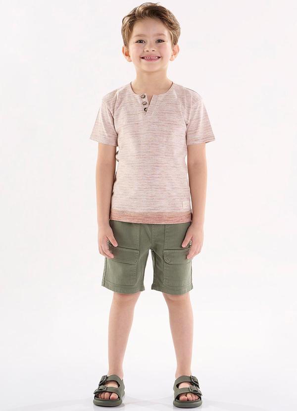 Conjunto com Camiseta e Bermuda Marrom