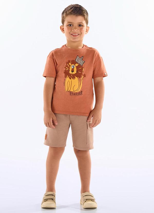 Conjunto com Camiseta e Bermuda Marrom