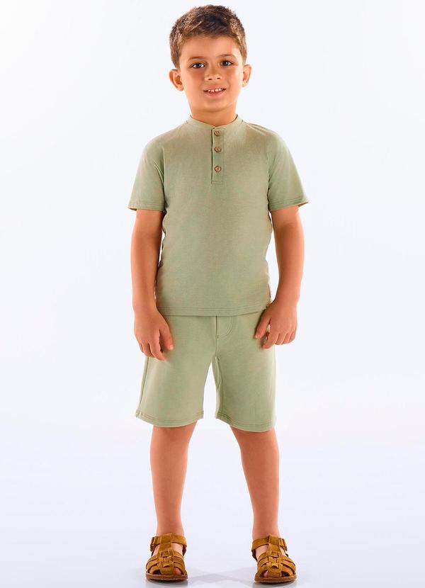Conjunto com Camiseta e Bermuda Verde