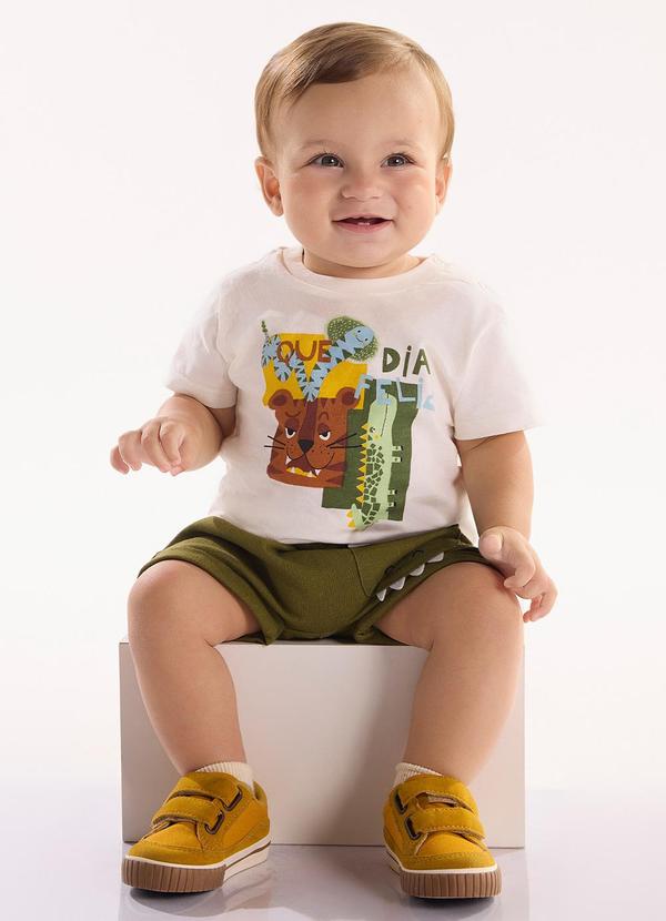 Conjunto com Camiseta e Short Bege