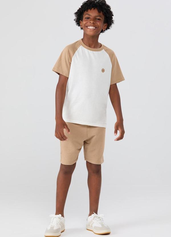 Conjunto de Verão Raglan e Aplique Bege