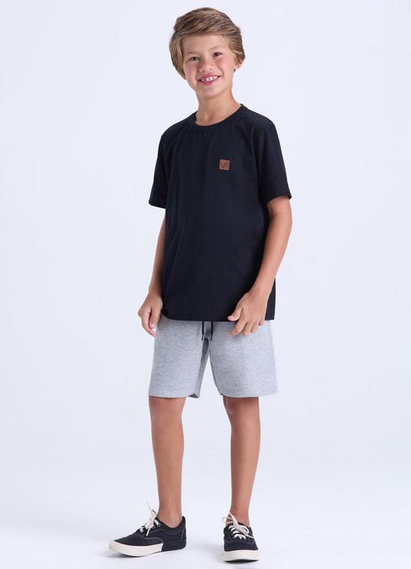 Vista 2 Conjunto Infantil Camiseta Lisa Aplique Preto VIDA COSTEIRA VIDA COSTEIRA