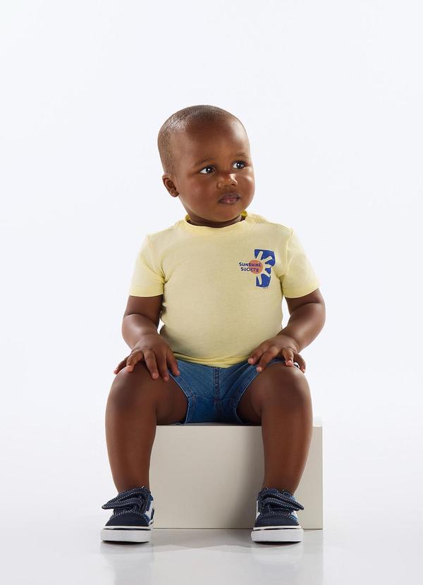 Conjunto Camiseta e Bermuda Bebê Amarelo