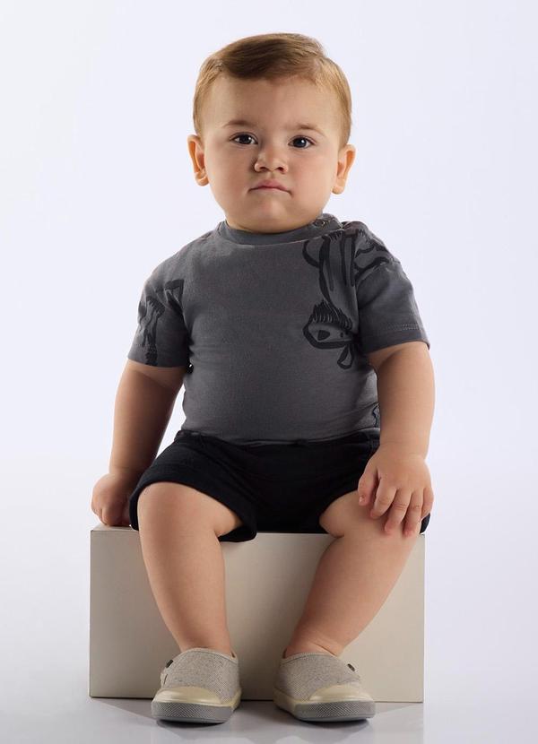 Conjunto com Camiseta e Bermuda Bebê Cinza