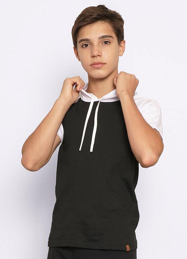 Camiseta Juvenil Manga Raglan com Capuz Preto